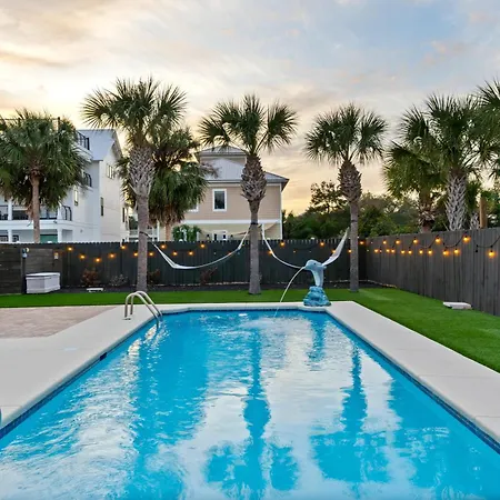 Destin Dolphin By Avantstay 2 Mins Walk To Beach W Pool Large Outdoor Entertaining Area
